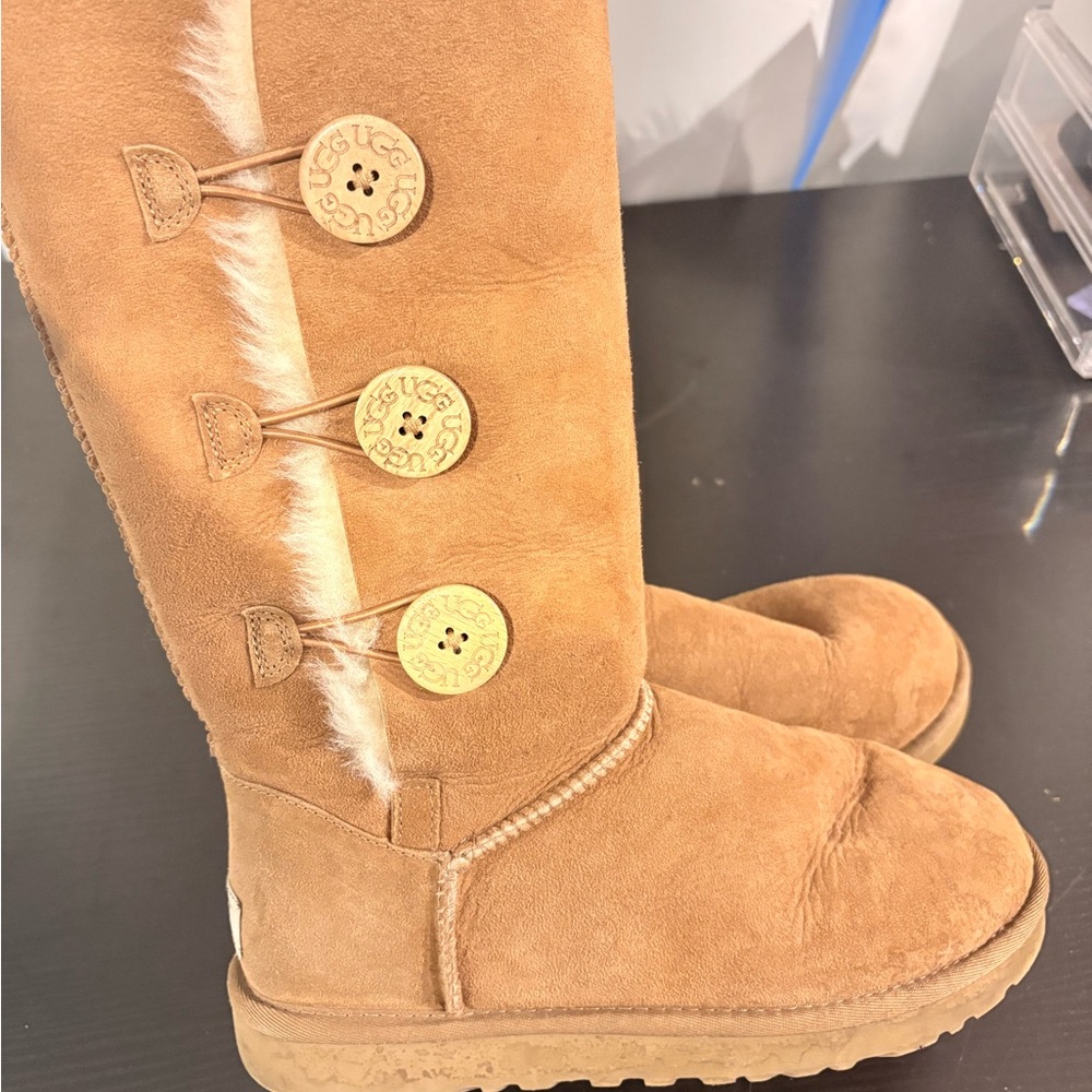 Uggs - Picture 3 of 5